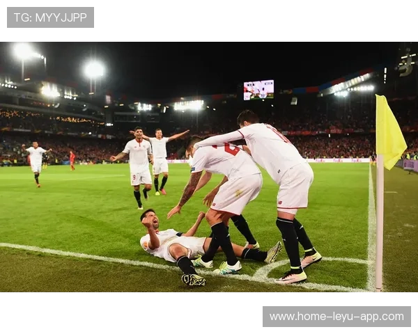 塞维利亚外脚背远射展现功力